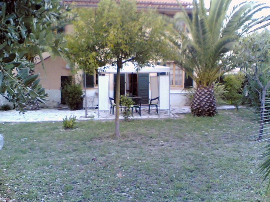 Bed&Breakfast Giardino Agritourist Controguerra Bagian luar foto