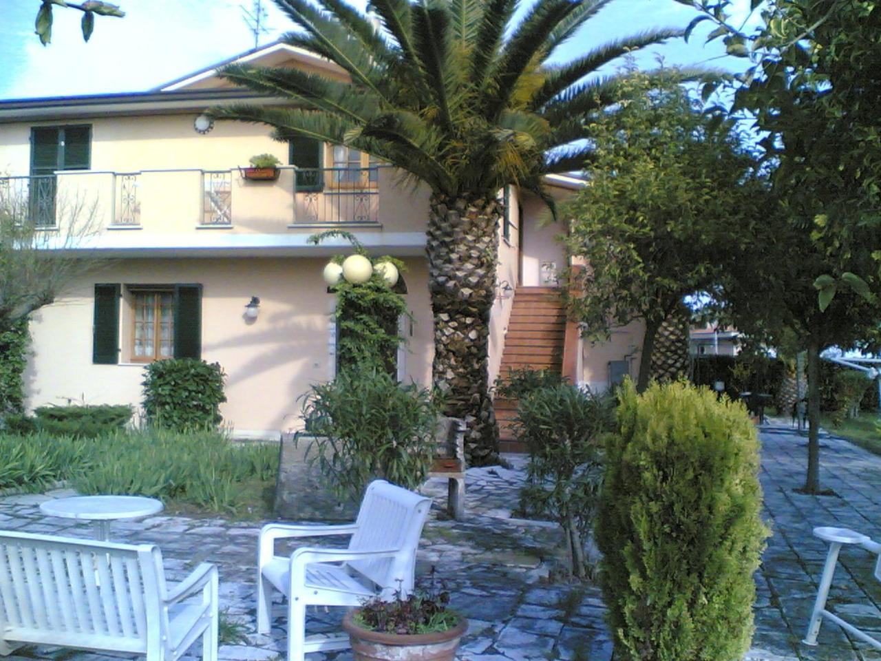 Bed&Breakfast Giardino Agritourist Controguerra Bagian luar foto
