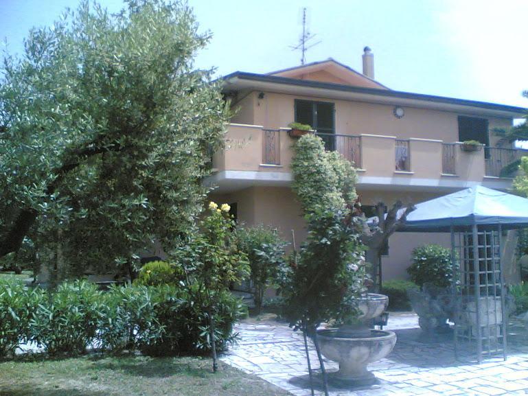 Bed&Breakfast Giardino Agritourist Controguerra Bagian luar foto