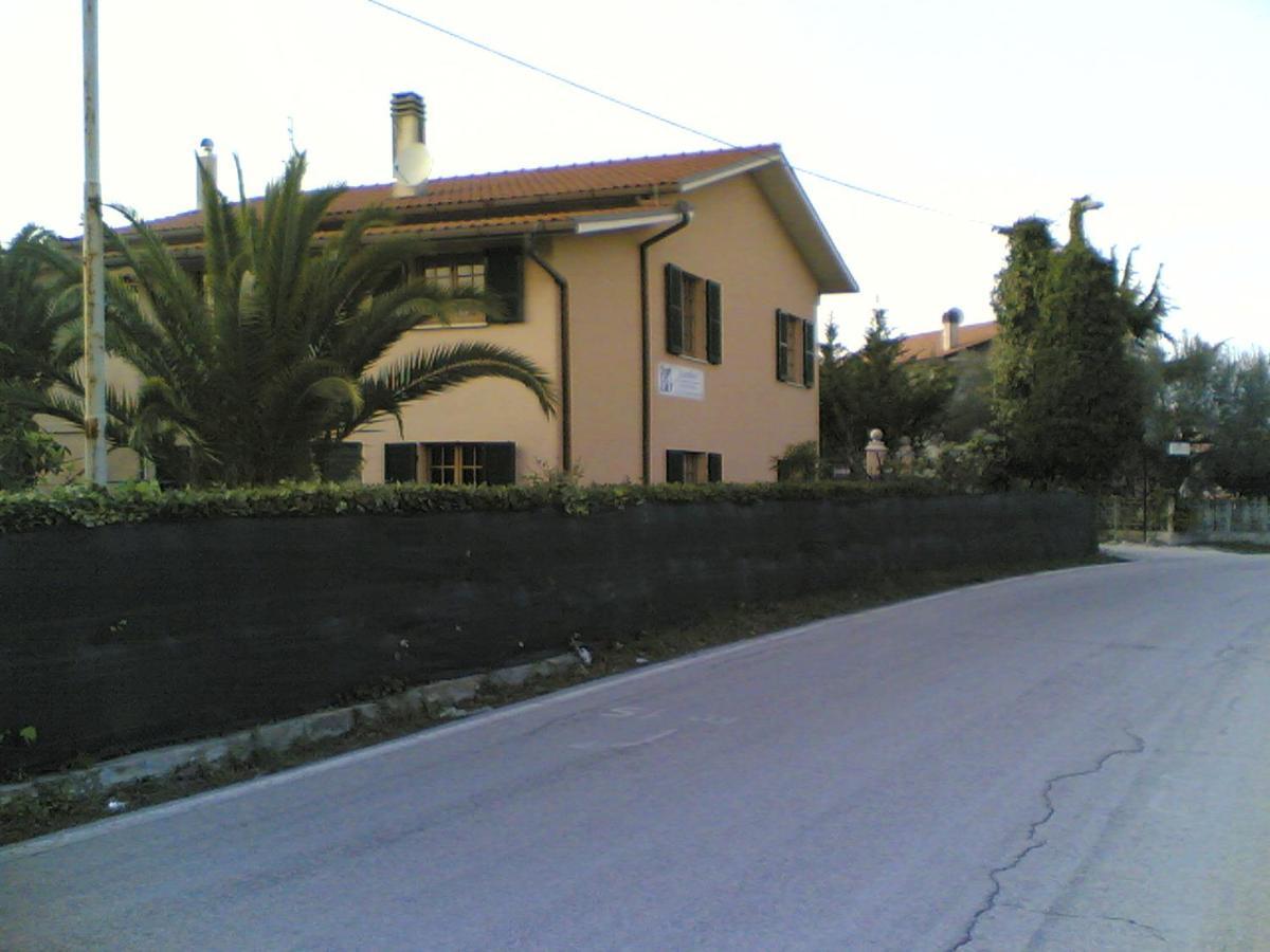 Bed&Breakfast Giardino Agritourist Controguerra Bagian luar foto